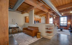 Frontdesk Open 2 Bedroom Apt Near Busch Stadium